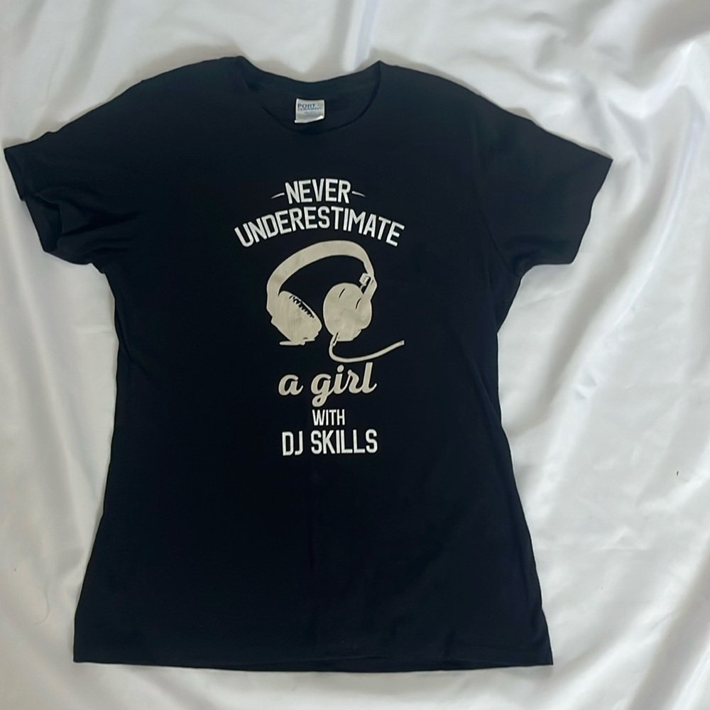Women’s DJ shirt, black medium T-shirt